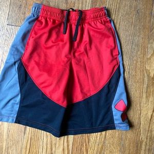 Under armour youth medium shorts